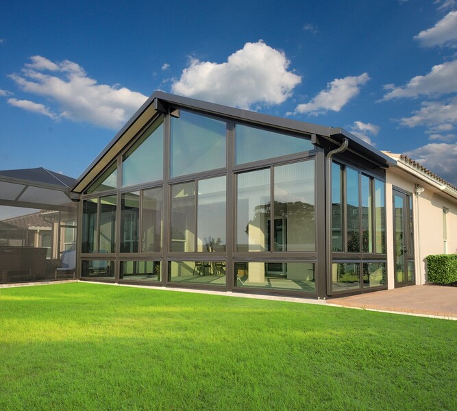 Sunroom Windows: Choosing Between Acrylic, Glass & Vinyl